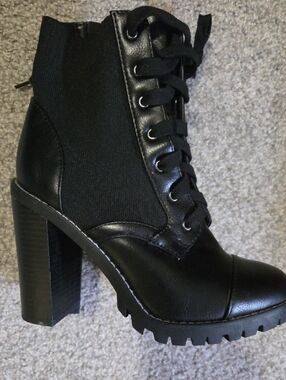 Black BCBGeneration Size 7 Lace-Up/zip Block Heel Ankle Boot - Women